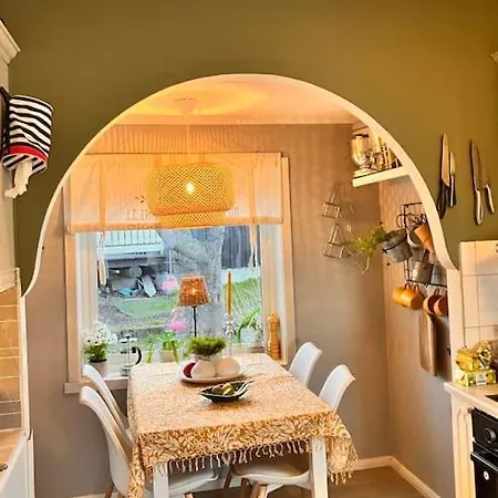 Koselig, Eldre Stort Hus Meget Sentralt I *