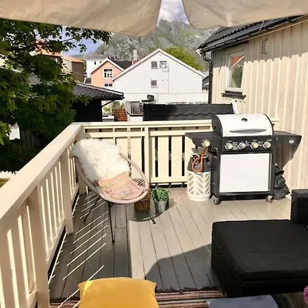 Koselig, Eldre Stort Hus Meget Sentralt I