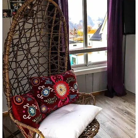 Koselig, Eldre Stort Hus Meget Sentralt I Willa